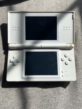 Nintendo DS Lite Handheld Console - White